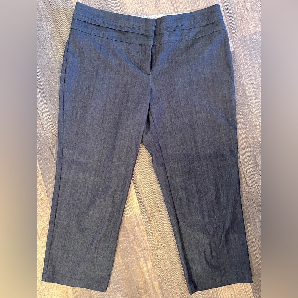Like New Women’s Maurice’s Smart Dress Capri’s